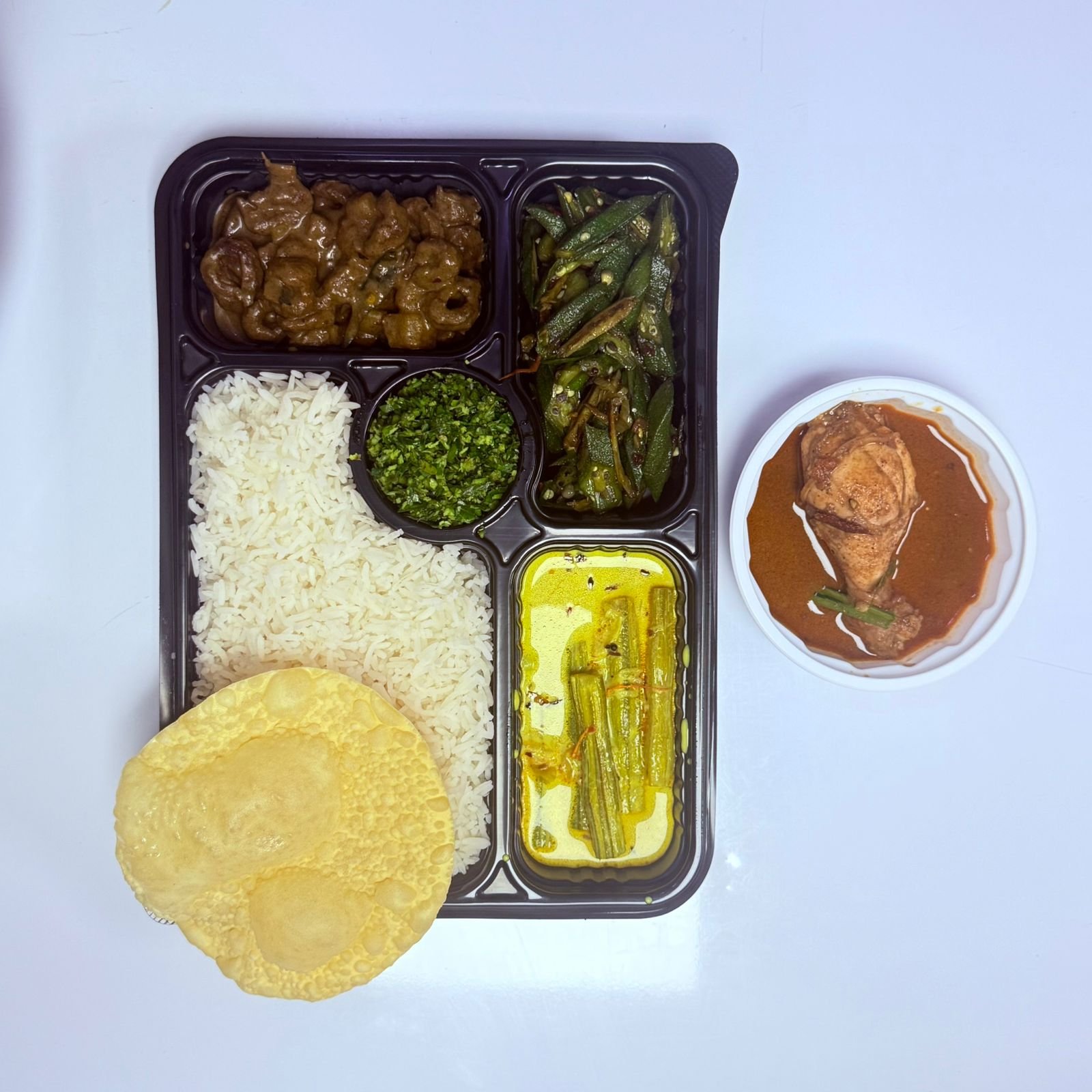 Full Sri Lankan Rice and Curry meal spread &ndash; Sunbeamlanka
